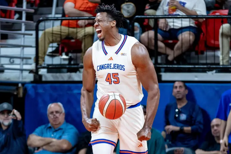 德认真打球, 大白边跟队 德认真打球, 大白边跟队