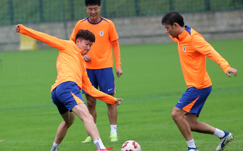 山队的收入, 山东泰山在, 惨败巴西